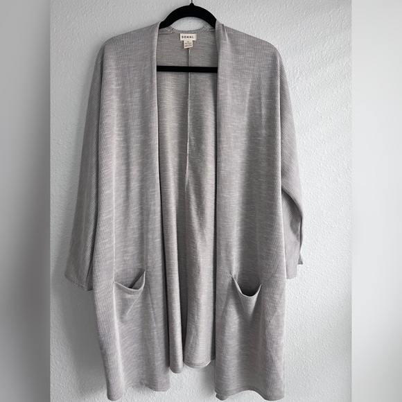 DONNI. Open front Gray Sweater Coat Size Unique - Picture 2 of 10